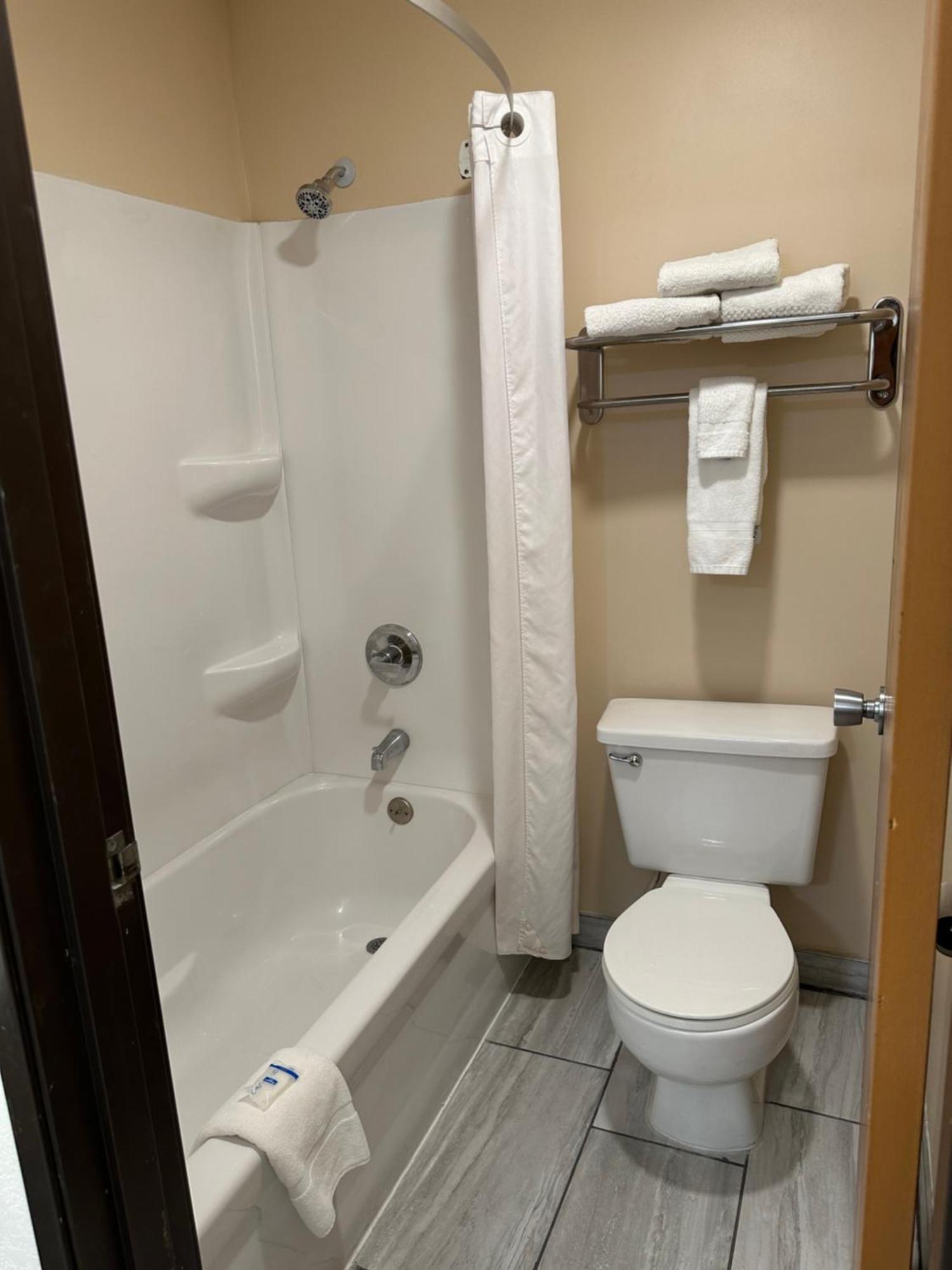 Super 8 By Wyndham Grand Island Hotel Екстериор снимка