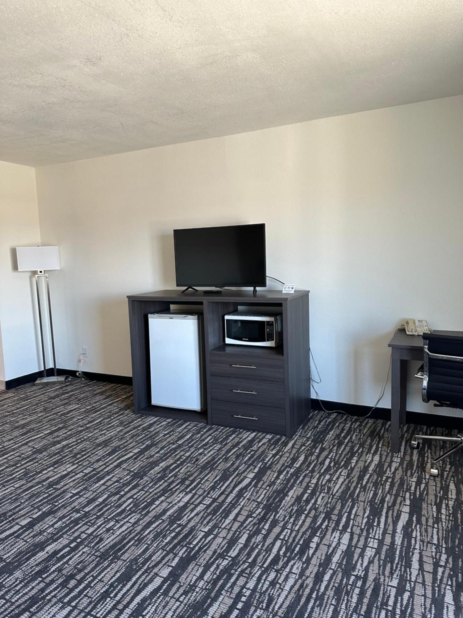 Super 8 By Wyndham Grand Island Hotel Екстериор снимка