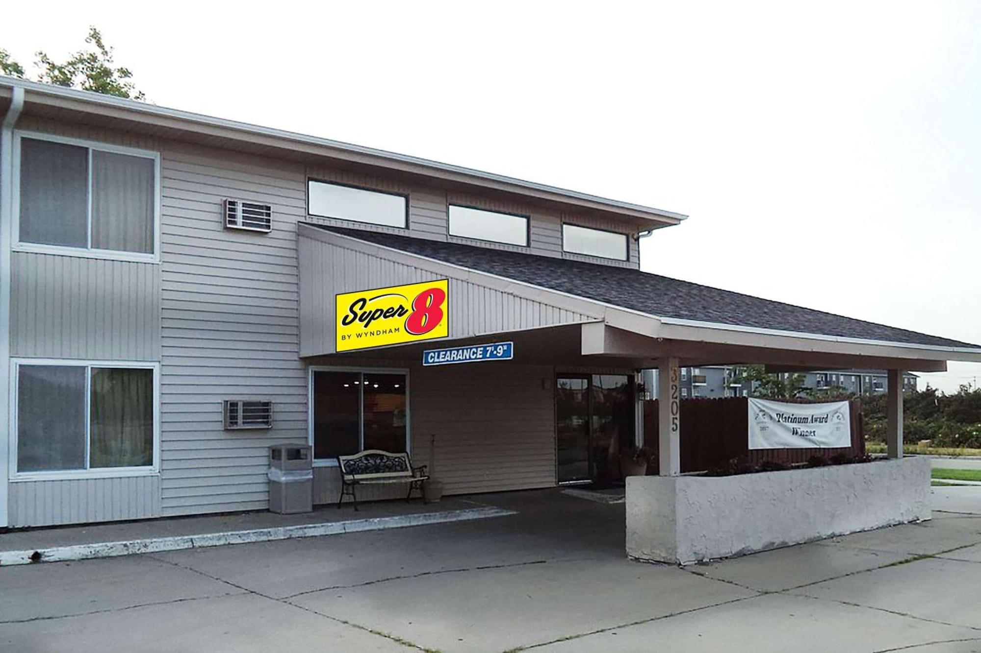 Super 8 By Wyndham Grand Island Hotel Екстериор снимка