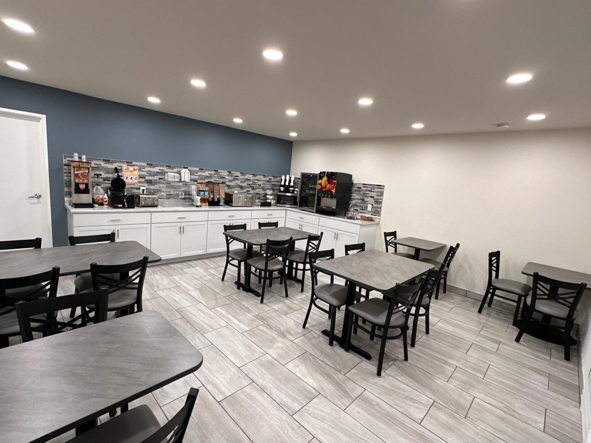 Super 8 By Wyndham Grand Island Hotel Екстериор снимка