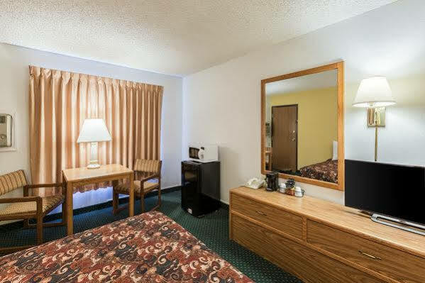 Super 8 By Wyndham Grand Island Hotel Екстериор снимка